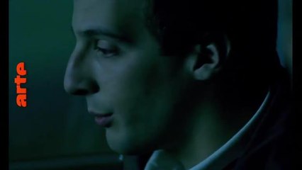 Regarde les hommes tomber