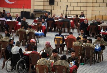 Son dakika haberleri | Fırat Kalkanı Harekatı'nda şehit SMO askerlerinin yakınları iftarda buluştu