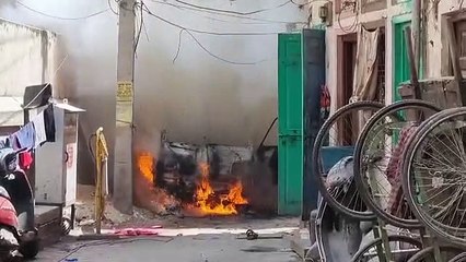 Video... देखें द बर्निंग वेन  धू धू कर जलती वेन