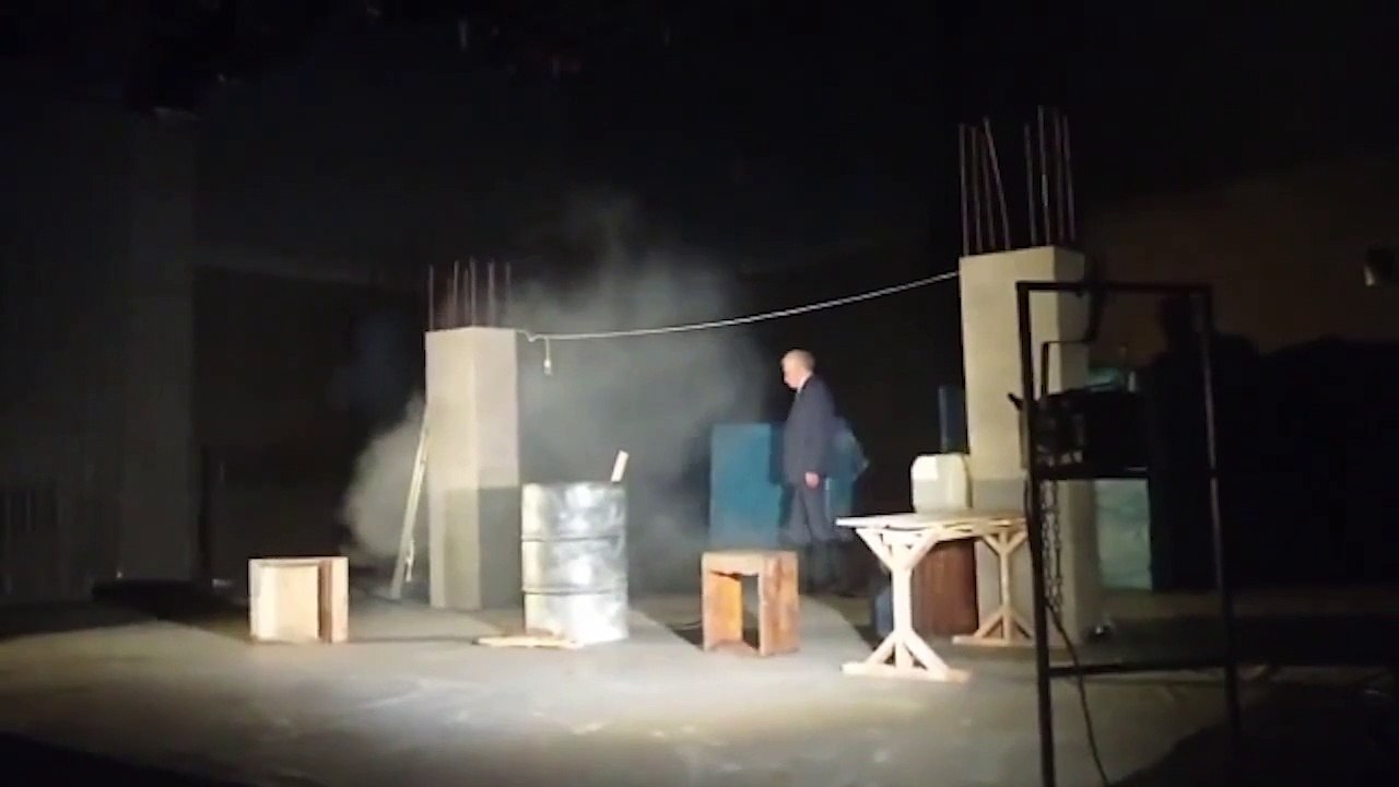 Elektrikleri kesilen Moda Sahnesi ışıldaklar eşliğinde gösterim yaptı