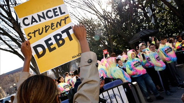 Biden Extends Pause on Student Loan Payments