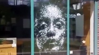 İsviçreli sanatçı Simon Berger'in camları kırarak oluşturduğu eşsiz portreler
