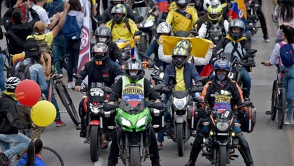 Video del momento exacto en el que ‘manifestante’ arremetió contra un Policía