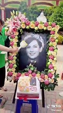 Các con của Phi Nhung mừng sinh nhật mẹ