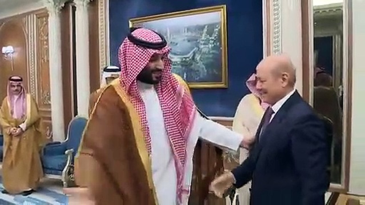 ولي العهد يستقبل رئيس مجلس القيادة الرئاسي اليمني