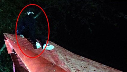 "Haydi biraz eğlenelim" diye çıktığı anıtta mahsur kaldı, yardımına itfaiye koştu