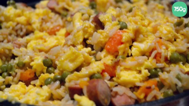 Riz cantonais aux saucisses de Strasbourg