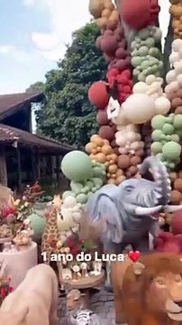 Lucas Lucco e Lorena Carvalho com o filho Luca