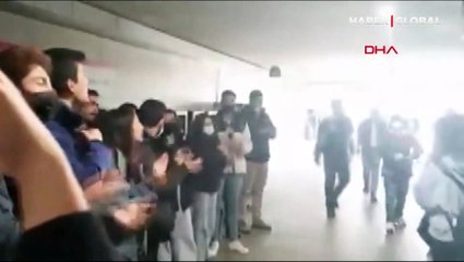 İstanbul'da ulaşım zammı protestosu: İstanbulkart basmadan turnikelerden atlayarak geçtiler