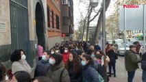 VÍDEO | Las largas colas para votar generan protestas frente al Colegio Oficial de Enfermería en Madrid