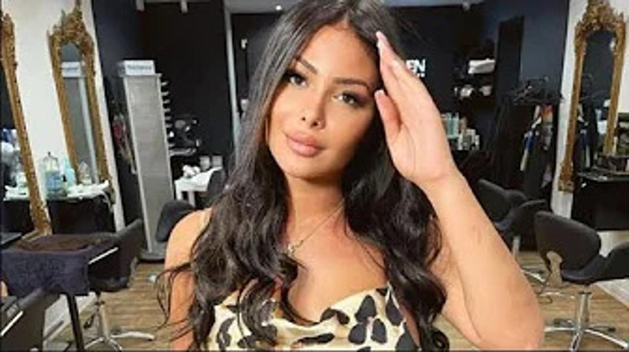 Maeva Ghennam : En plein ramadan, elle donne à manger aux gens dans le besoin !