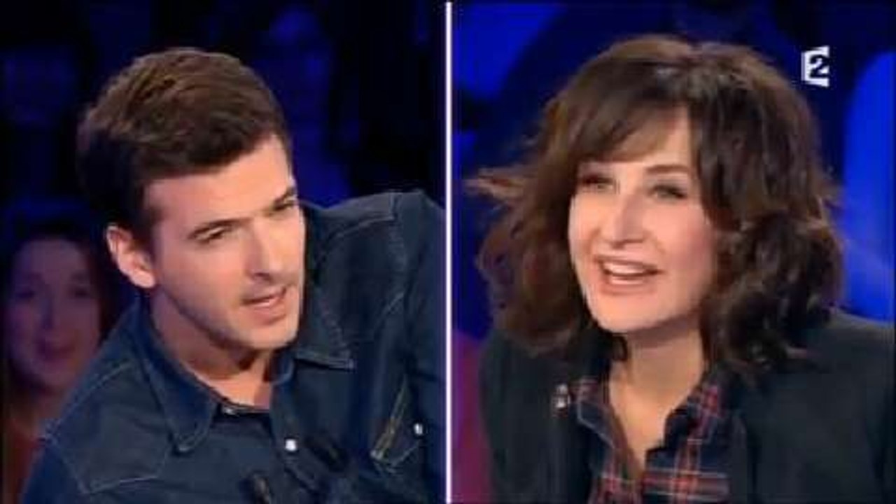 Valérie Lemercier morte de rire face à l'hilarant Marc-Antoine Le Bret imitant Laurent Delahousse