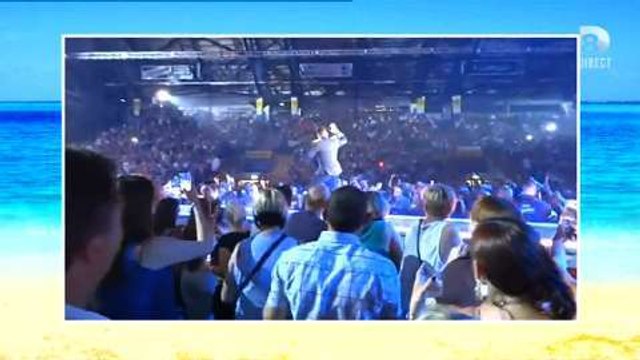 Robbie Williams chute en concert et casse le bras d'une fan !