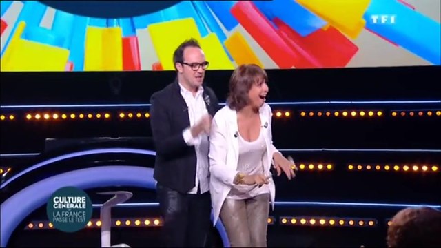 Carole Rousseau, une cougar ? L'animatrice en rit... Le Zapping People