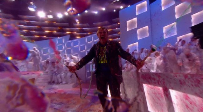 José Garcia repeint le plateau du Grand Journal !