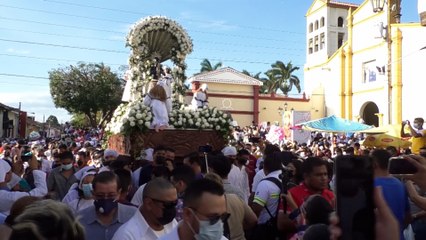 Devotos se desbordan en procesión de San Benito de Palermo en León