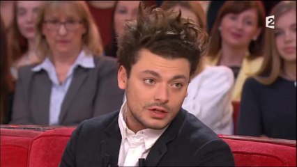 Kev Adams rend hommage à sa maman dans Vivement Dimanche