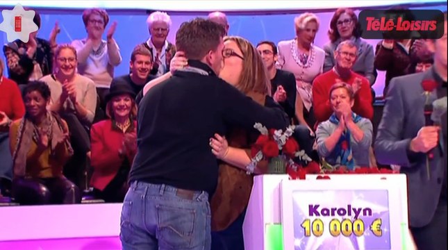 Zapping Jeux. Romantique... cette candidate demande son compagnon en mariage !