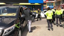 Son dakika haberleri | Tur minibüsüyle motosikletli trafik polisleri çarpıştı, 2 polis yaralandı