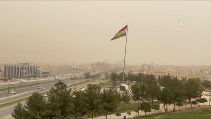 Irak'ta yoğun kum fırtınası hayatı olumsuz etkiledi (Drone)