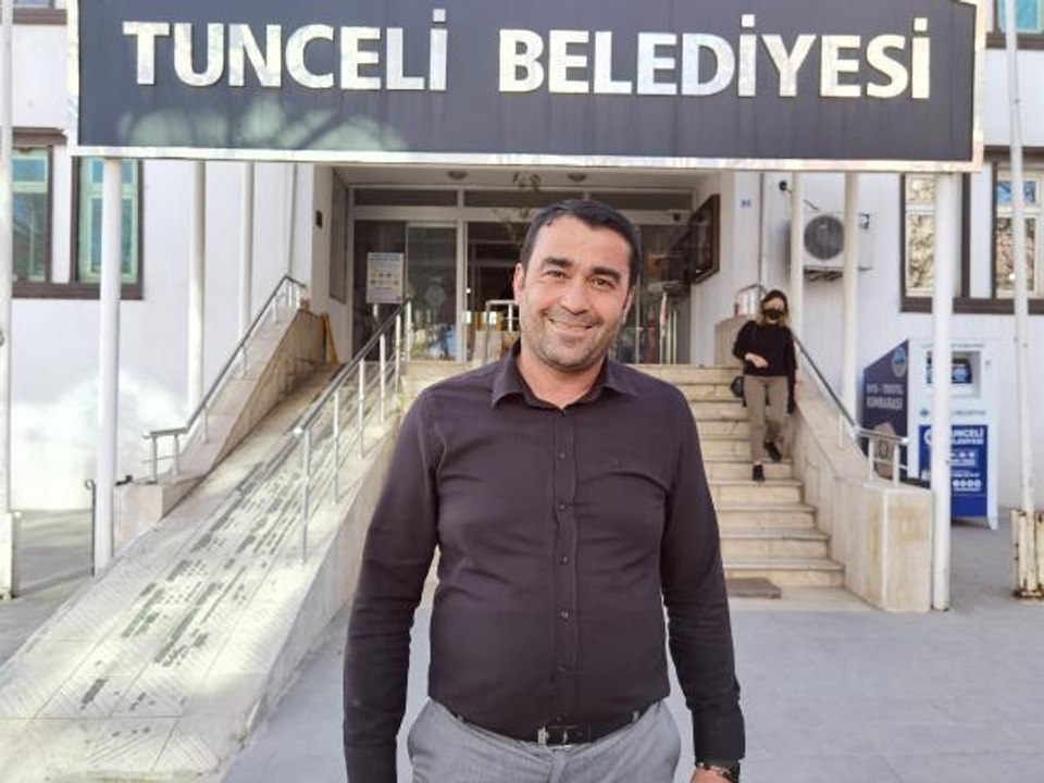 'KÖTÜ KOKU' ŞİKAYETİ YAPILAN EVDEN 6 TON ÇÖP ÇIKTI