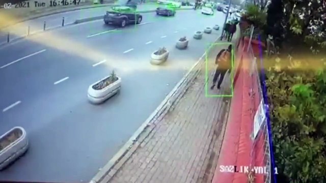 Aydınlık paylaştı: TGB'lilerin ABD personelinin başına çuval geçirmeye çalıştığı görüntüler