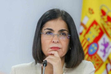 Carolina Darias se escabulle para no responder a una pregunta sobre Olona: “No escucho, no entiendo...”
