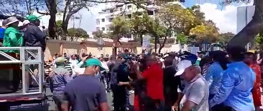 Agropecuarios llegan a Palacio para exigir a Abinader les cumpla