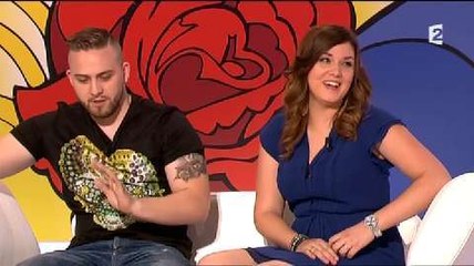 Elle force son compagnon à dormir avec ses grosses peluches (Les Z'Amours)