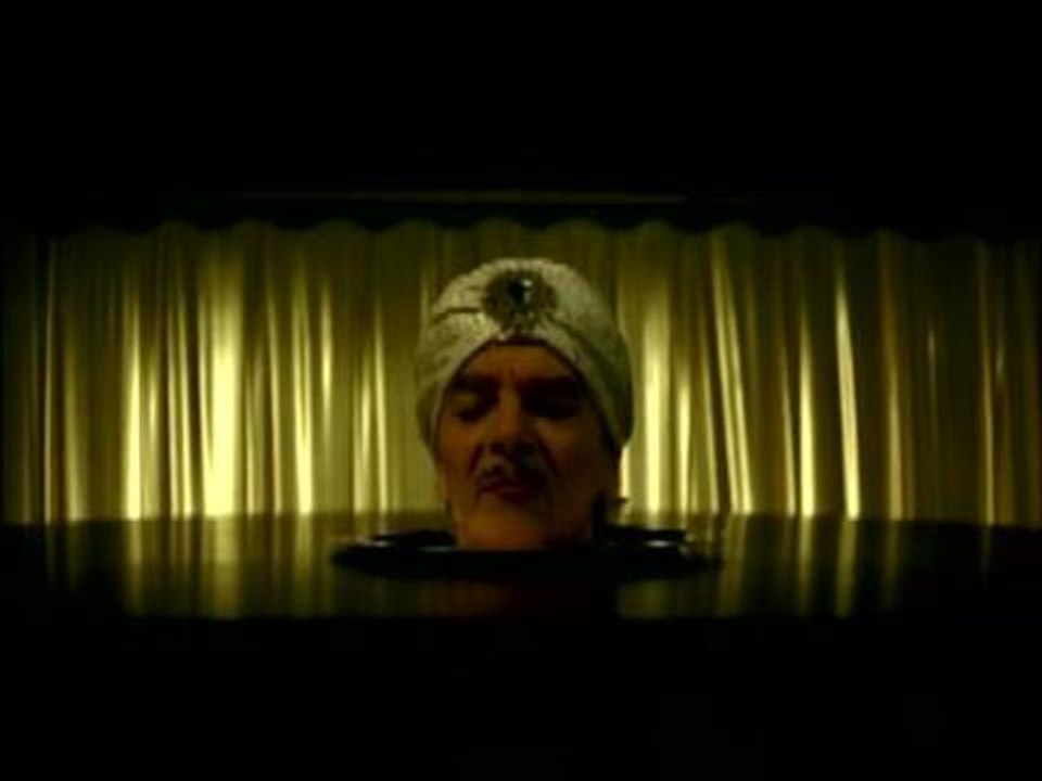 Le parfum de la dame en noir (bande-annonce)