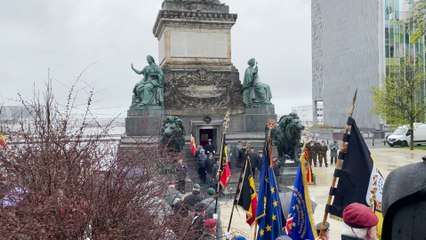 Les autorités ont rendu hommage aux vétérans devant la tombe du soldat inconnu à Bruxelles