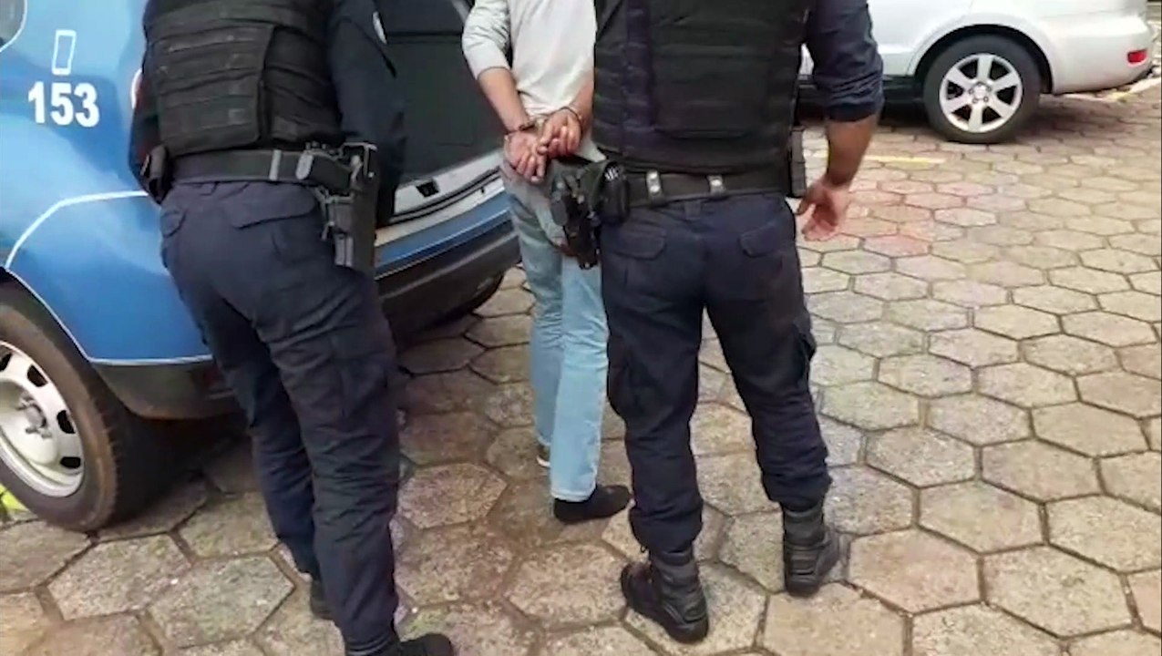 Homem invade a delegacia da mulher e precisa ser detido