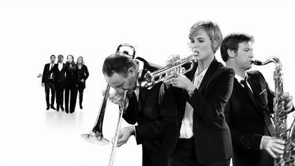 Les animateurs de France 3 vous souhaitent de Joyeuses Fêtes... en musique (1/3)