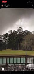 Il filme une tornade emporter sa maison