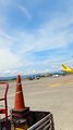 Un avión de carga se parte en dos tras aterrizar de emergencia en un aeropuerto de Costa Rica  (1)