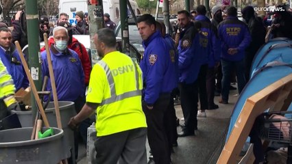 شاهد: حملة في نيويورك لتفكيك خيم المشردين والشرطة تعتقل بعضهم