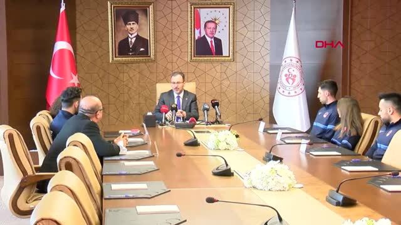 Son dakika haberleri | Bakan Kasapoğlu, '2022 Pekin Kış Olimpiyat Oyunları'nda mücadele eden milli sporcularla bir araya geldi