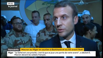 Emmanuel Macron fête Noël et ses 40 ans avec les troupes françaises