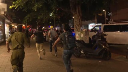 Télécharger la video: İsrail'in başkenti Tel Aviv'de düzenlenen silahlı saldırıda 2 kişi öldü (5) ???????