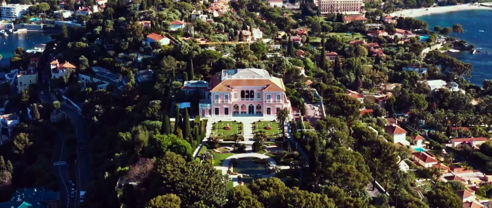 MEINE SCHRECKLICH VERWÖHNTE FAMILIE