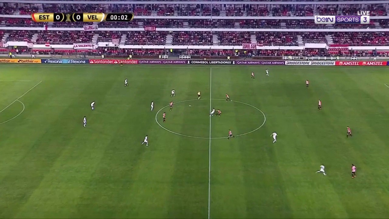 Estudiantes v Velez Sarsfield