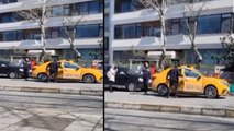 Kadıköy'de taksinin kapısını 'sert kapattın' tartışması