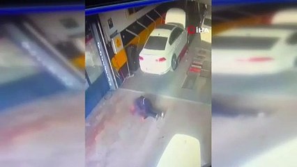 Elazığ'da husumetliler arasındaki silahlı kavga güvenlik kamerasına yansıdı