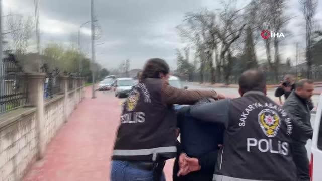 Son dakika haberleri: Ağabeyini, yengesini ve yeğenini öldürmüştü... Cinayet şüphelisi ve onu saklamaya çalışan şahıs adliyeye sevk edildi