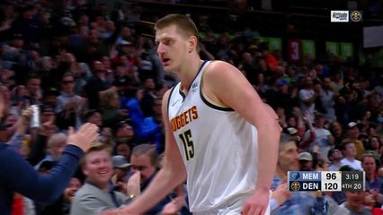 Video herunterladen: Jokic makes history as Nuggets secure playoff berth