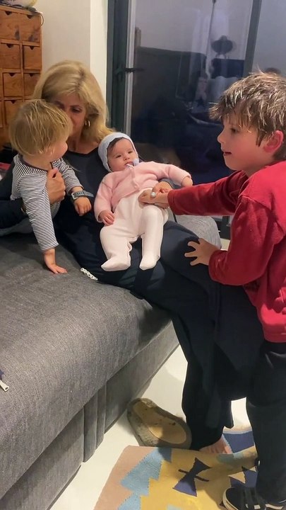 O vídeo amoroso de Bibá Pitta com os netos: "Colo da avó não tem tamanho"