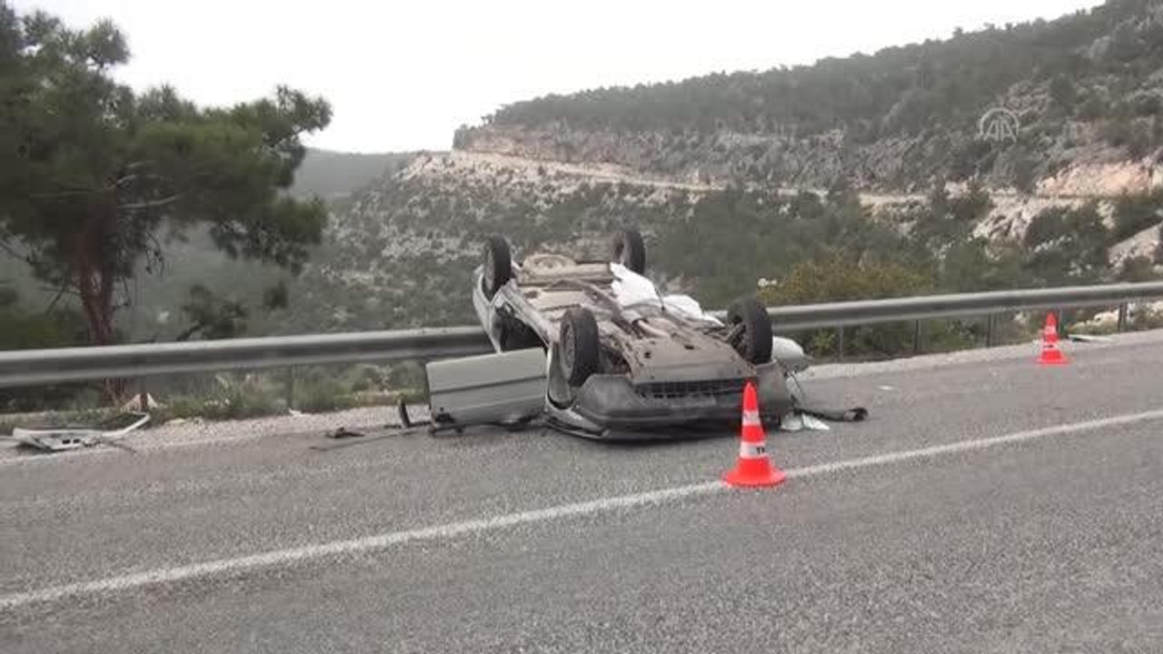 Devrilen otomobildeki 1 kişi öldü, 3 kişi yaralandı