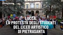 Lucca, la protesta degli studenti del liceo artistico di Pietrasanta