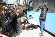 Son dakika haberleri... Kadıköy'de feci kaza: Kaldırıma çıkan minibüs iki işçiyi ezdi