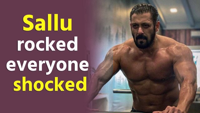 Salman Khan flaunts his washboard abs